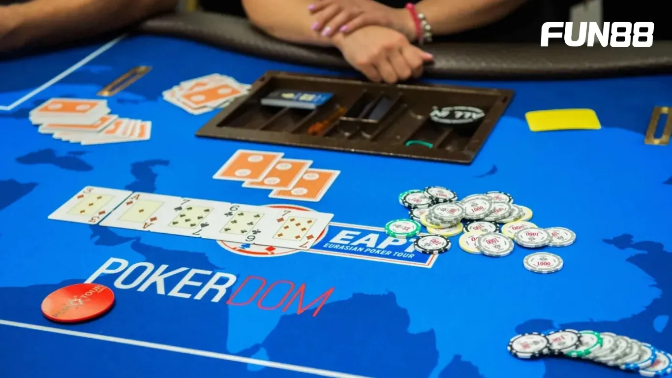 เลือกเล่นได้ทั้ง Texas Hold’em, Omaha และ Stud Poker ในเว็บเดียว